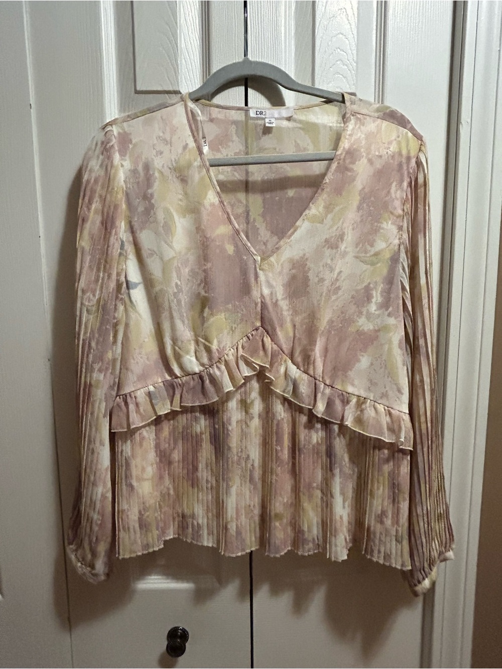 DR2 Floral Ruffle Pleated V-Neck Blouse in Blush and Cream
